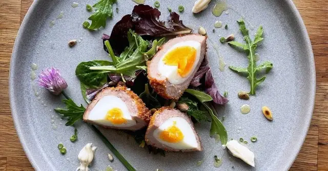 Gotowane jajka na obiad? 10+ sycących przepisów, które zaskoczą!