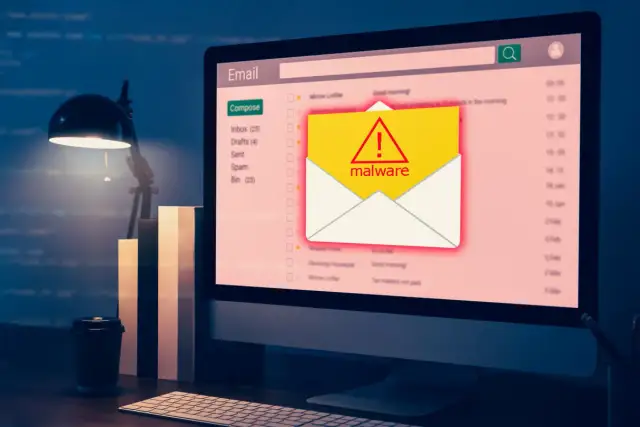 Komputer wyświetla ostrzeżenie o złośliwym oprogramowaniu w skrzynce e-mail. To może być przykład, co to trojan - ukryty w pozornie niewinnym pliku.