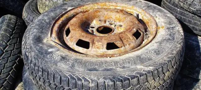 Jak pomalować felgi stalowe? Poradnik DIY i koszty renowacji