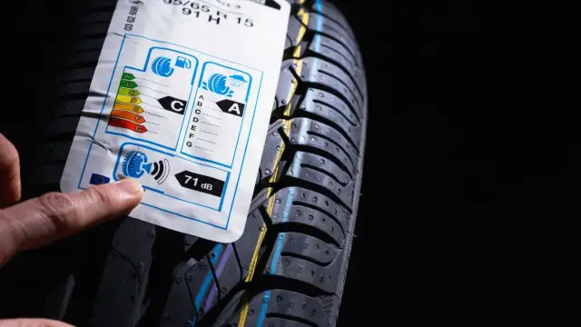 Czy głośność opony 71 dB to dużo? Wpływ hałasu na komfort jazdy i porady