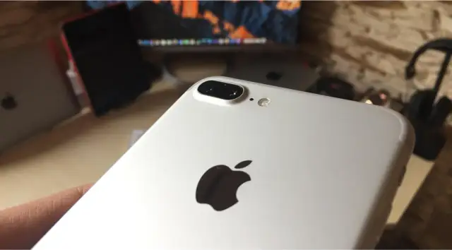 Ekran iPhone 7 Plus: Ile cali i czy wciąż warto w 2026?