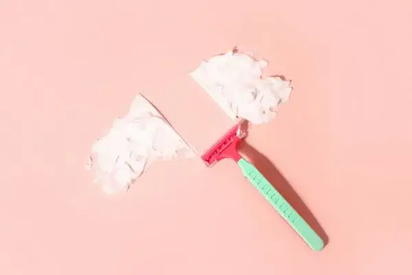 Jak ogolić miejsce intymne bez podrażnień i cieszyć się gładkością