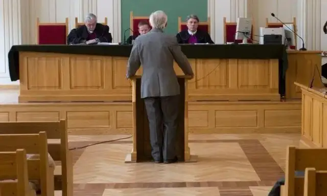 Jak zeznawać w sądzie jako świadek: Porady i prawa świadka