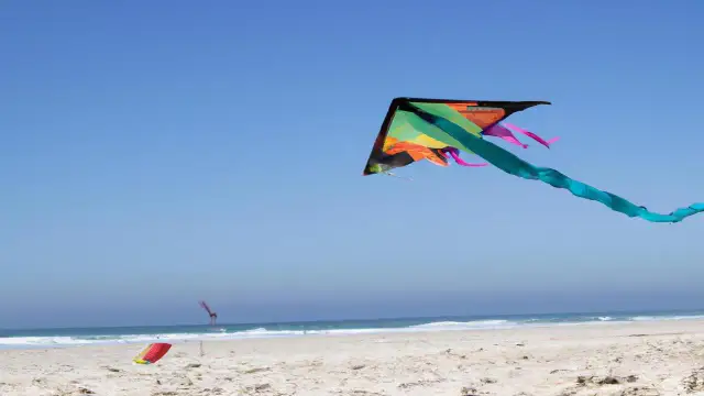 Tekst piosenki czekam na wiatr co rozgoni - odkryj jego znaczenie