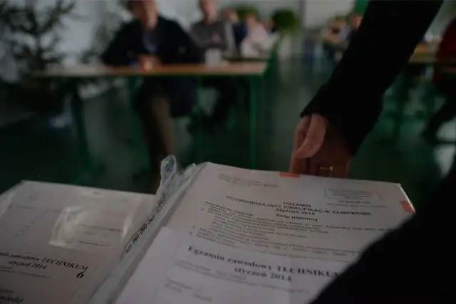 Zdać egzamin zawodowy? Sprawdź progi: 50% pisemny, 75% praktyczny