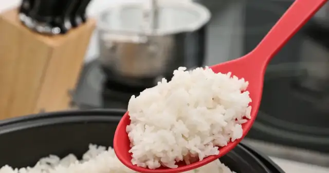 Co zrobić z ryżem po ugotowaniu? Przepisy i porady na wykorzystanie