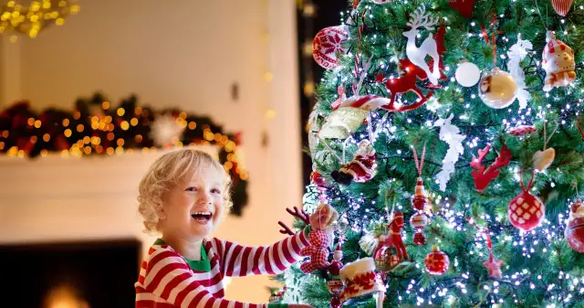 Ile prądu zużywają lampki choinkowe? Poznaj różnice i koszty