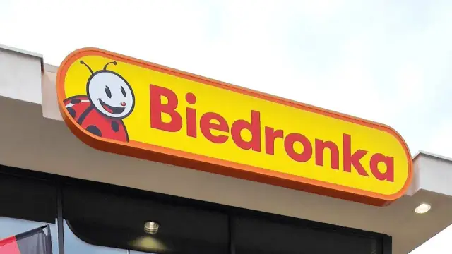 Biedronka Jastarnia: Adres, godziny i sprytne zakupy w sezonie