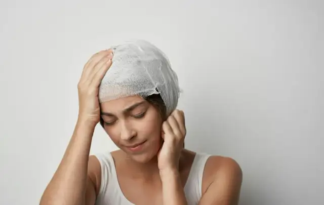 Uderzenie w głowę: Kiedy pilnie do lekarza? Twoja checklista