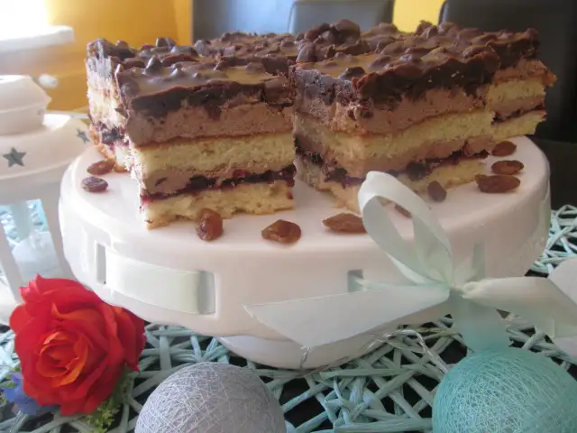 Pyszne ciasto pijany rodzynkowiec – prosty przepis na wyjątkowy smak