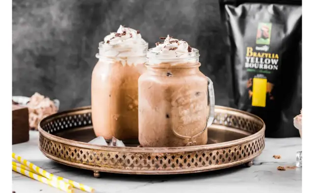 Kawa mrożona jak zrobić - proste przepisy, które zachwycą smakiem