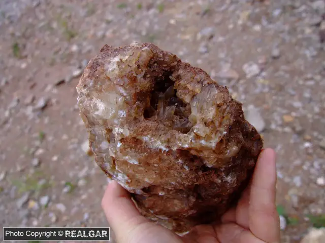 Minerały Gór Świętokrzyskich: Gdzie i jak szukać? Poradnik eksperta