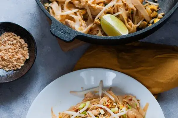 Jak zrobić pad thai z kurczakiem - prosty przepis na pyszne danie