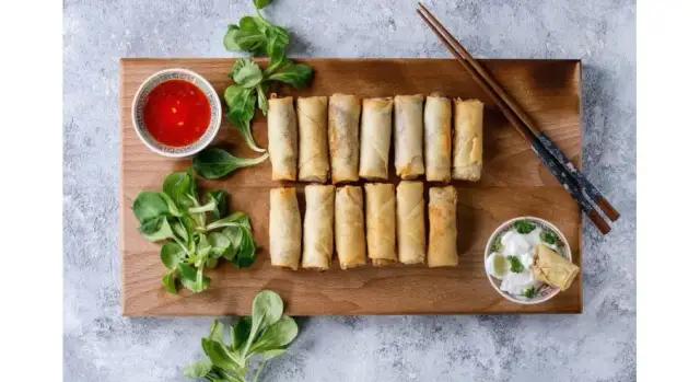 Domowe ciasto na sajgonki - prosty przepis na azjatycki przysmak