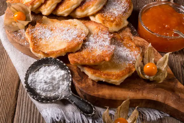 Poznaj prawdziwą kaloryczność racuchów z jabłkami i kontroluj swoją dietę