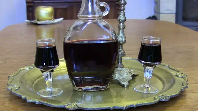 Jak zrobić nalewkę z czarnej porzeczki - prosty przepis na smakowitość