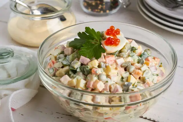 Zdrowe zamienniki majonezu do sałatki. Pyszne i lekkie alternatywy, które pokochasz!