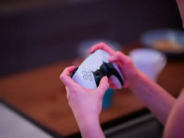 Czy pad od PS5 pasuje do PC? Odkryj jego ograniczenia i możliwości