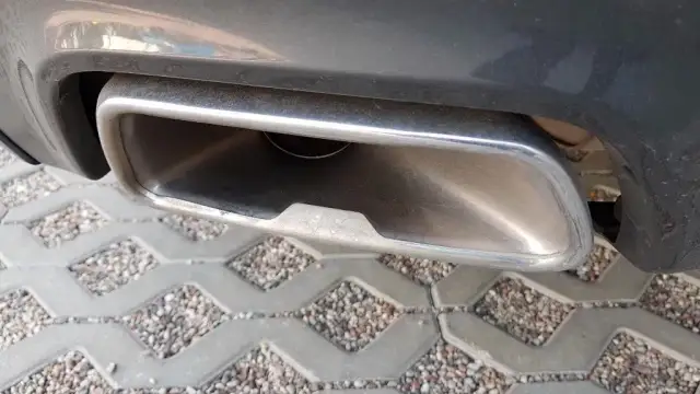 Jak skutecznie wyczyścić końcówkę wydechu i przywrócić jej blask