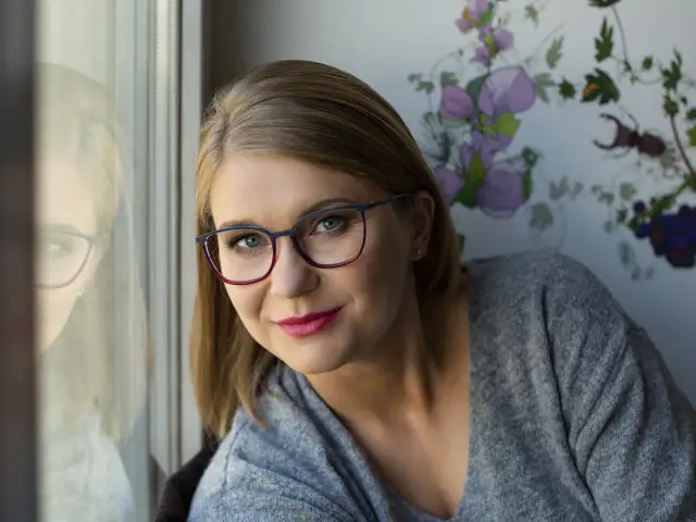 Jakie oprawki do szczupłej twarzy, które podkreślą Twoje atuty?