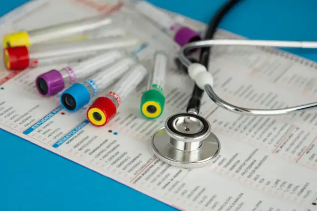 Badanie krwi u pediatry: kiedy sprawdzić poziom omega 3 dla dzieci?