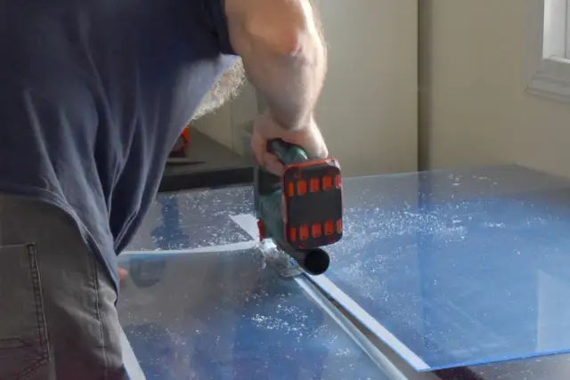 Jak ciąć pleksi? I czy da się to zrobić w domu?