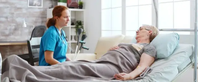 Jak podnieść osobę starszą bez ryzyka kontuzji i z zachowaniem bezpieczeństwa