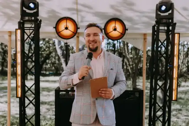 Ile kosztuje DJ na 40 urodziny? Sprawdź ceny i porady przed wyborem