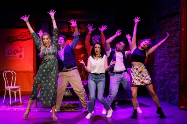 Spektakl Friends w Polsce: Odkryj różnorodność przedstawień teatralnych