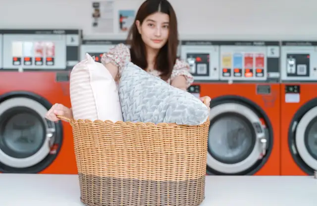 Jak prać pierze, aby nie uszkodzić poduszek i kołder?