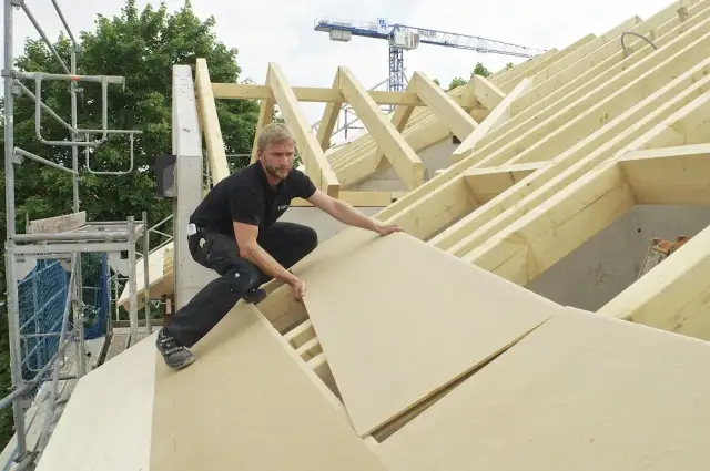 Jakie drewno do budowy domu szkieletowego? Wybierz najlepsze opcje