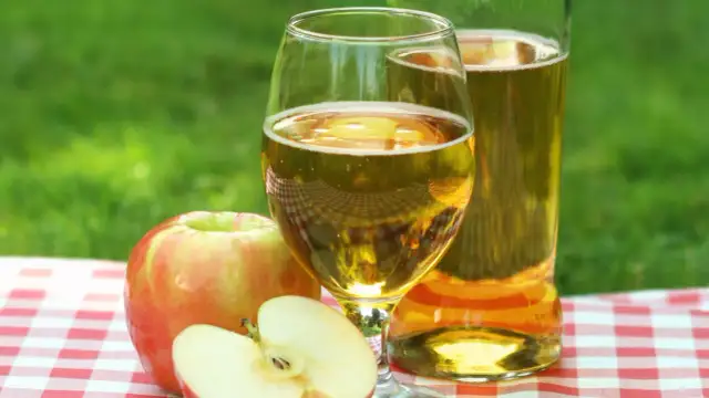 Cydr i wino jabłkowe: Domowy napój alkoholowy z jabłek krok po kroku