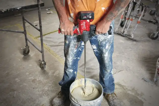 Czym mieszać zaprawę: 5 skutecznych narzędzi i metod