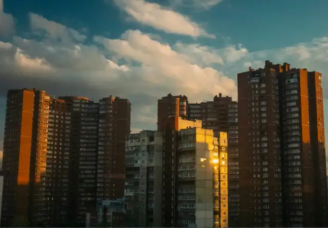 Ile kosztuje 1m2 mieszkania w starym budownictwie? Sprawdź ceny!