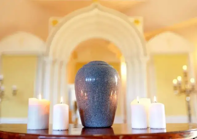 Jak długo trwa kremacja? Poznaj czas i proces chłodzenia popiołu