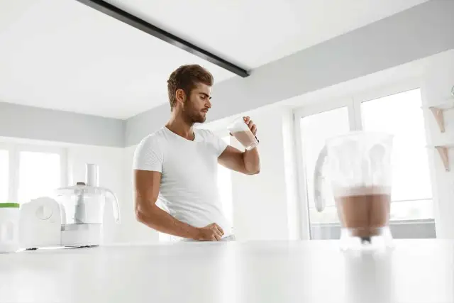 Ile gram białka po treningu? Odkryj optymalne ilości dla regeneracji
