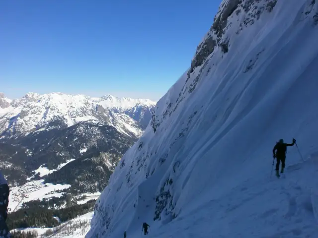 Versante di montagna: decifra ambiente, rischi e avventure