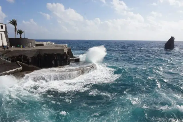 Temperatura wody na Maderze w różnych miesiącach przewodnik dla turystów