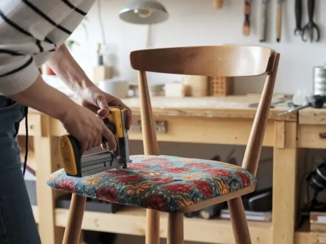 Jak obić krzesło? Kompletny poradnik DIY krok po kroku