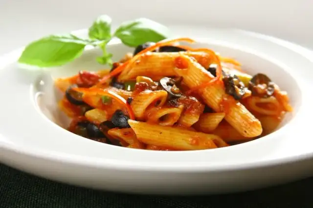 Pyszne spaghetti arrabiata: łatwy przepis na pikantny smak