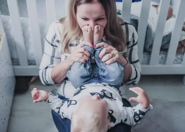 Czy dawać dziecko do żłobka? Odkryj wady i zalety tej decyzji