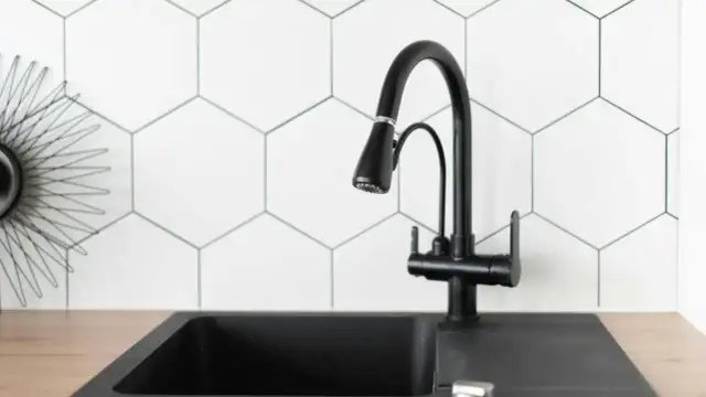 Demontaż kranu krok po kroku: Poradnik, z którym to zrobisz!