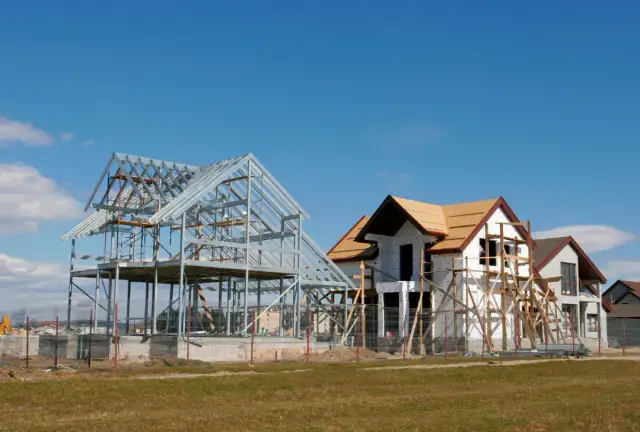 Ile kosztuje budowa domu szkieletowego pod klucz? Sprawdź ceny i czynniki wpływające na koszty