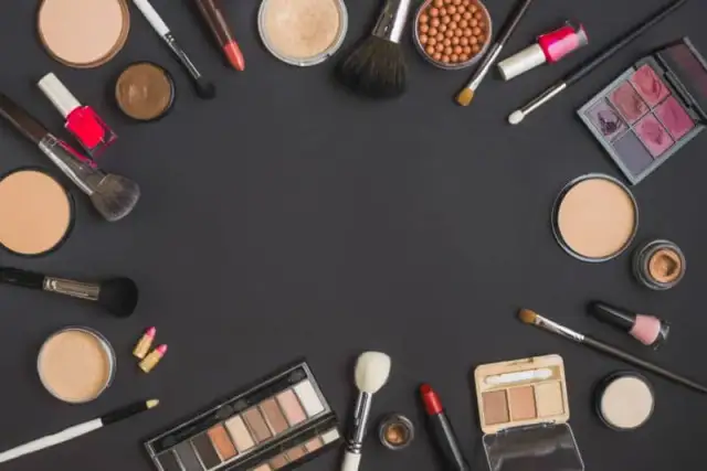 Etiquetas cosméticos: requisitos obligatorios que no puedes ignorar