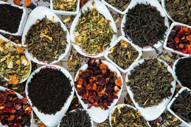 Jakie są herbaty? Odkryj ich niezwykłe właściwości i różnice