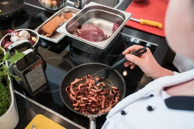 Kuchnia myśliwska – odkryj jej tajemnice, tradycje i przepisy