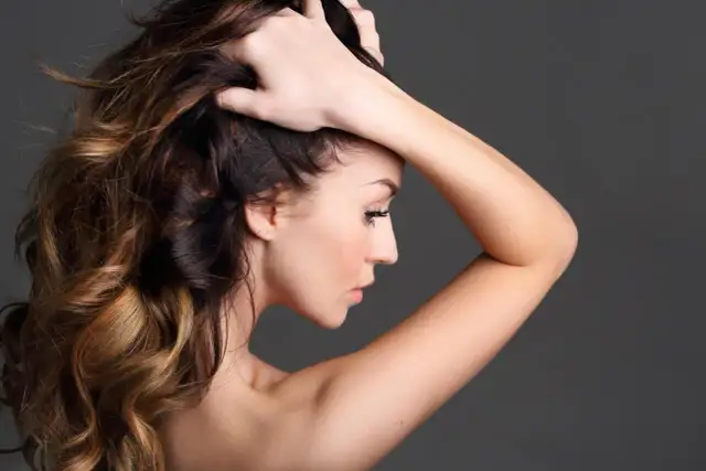 Wcierka OnlyBio: Jak stosować, by mieć gęste włosy? Pełen poradnik.