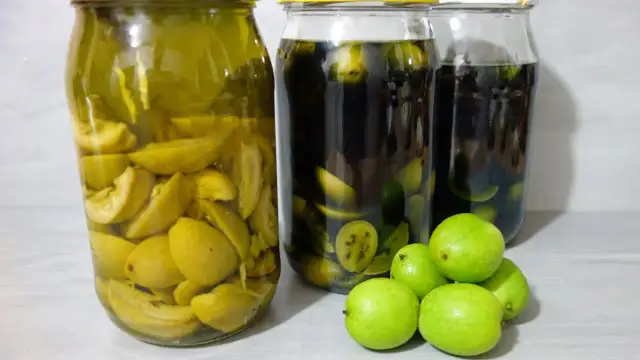 Jak zrobić nalewkę z zielonego orzecha włoskiego - prosta receptura krok po kroku