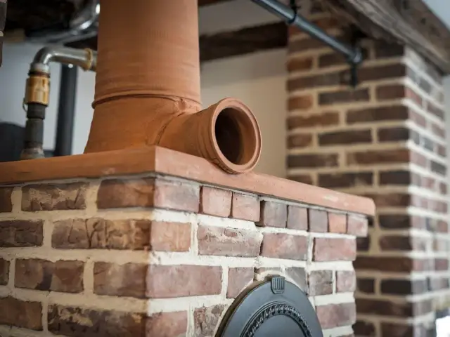 Jaki wkład do komina z cegły wybrać, aby uniknąć problemów?