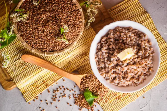 Czy gryka to zboże? Odkryj prawdę o tej roślinie i jej właściwościach